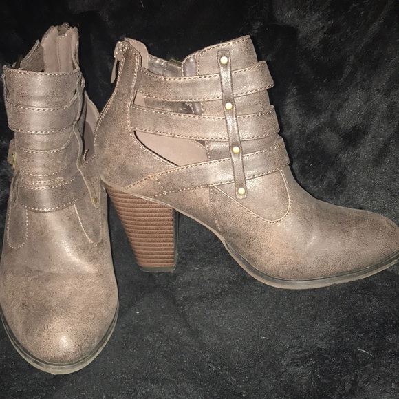 Women's booties - Picture 1 of 2